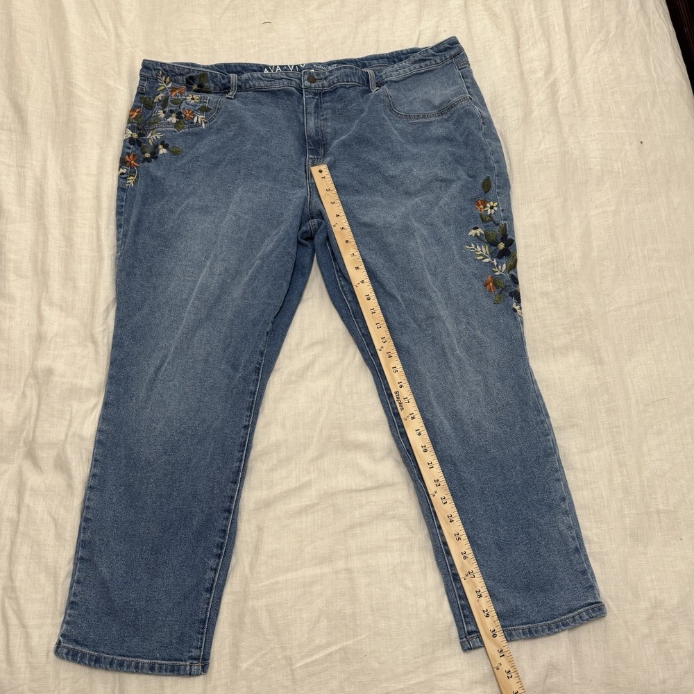 Ava & Viv Womens Embroidered Floral Jeans Super Stretch Cropped Straight Leg 26W - Picture 2 of 5